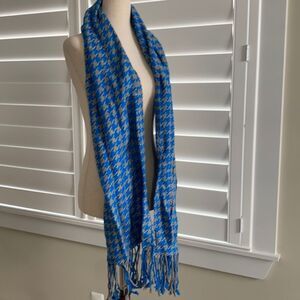 Blue & gray houndstooth Banana Republic scarf